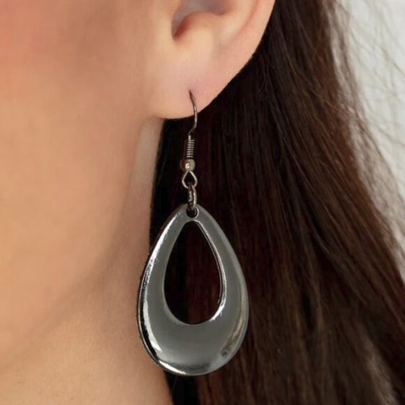 paparazzi Jewelry - Paparazzi Jewelry - All Allure, All The Time - Black Earrings - Vintage